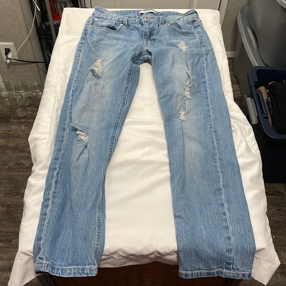 Dex, 24, cropped jeans